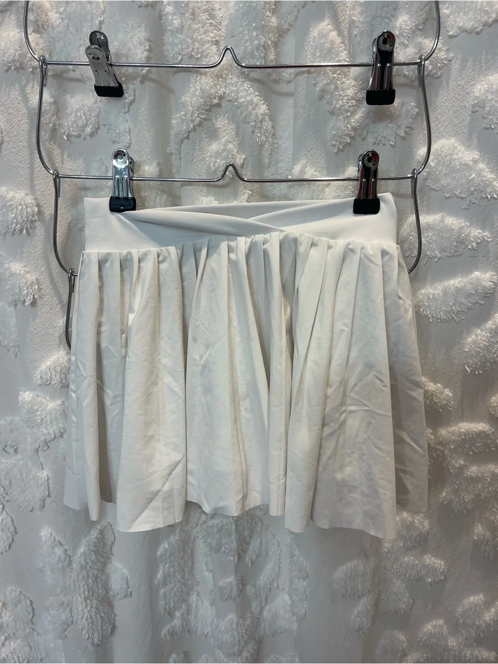 Aritzia TNA White tennis skirt with built in shorts